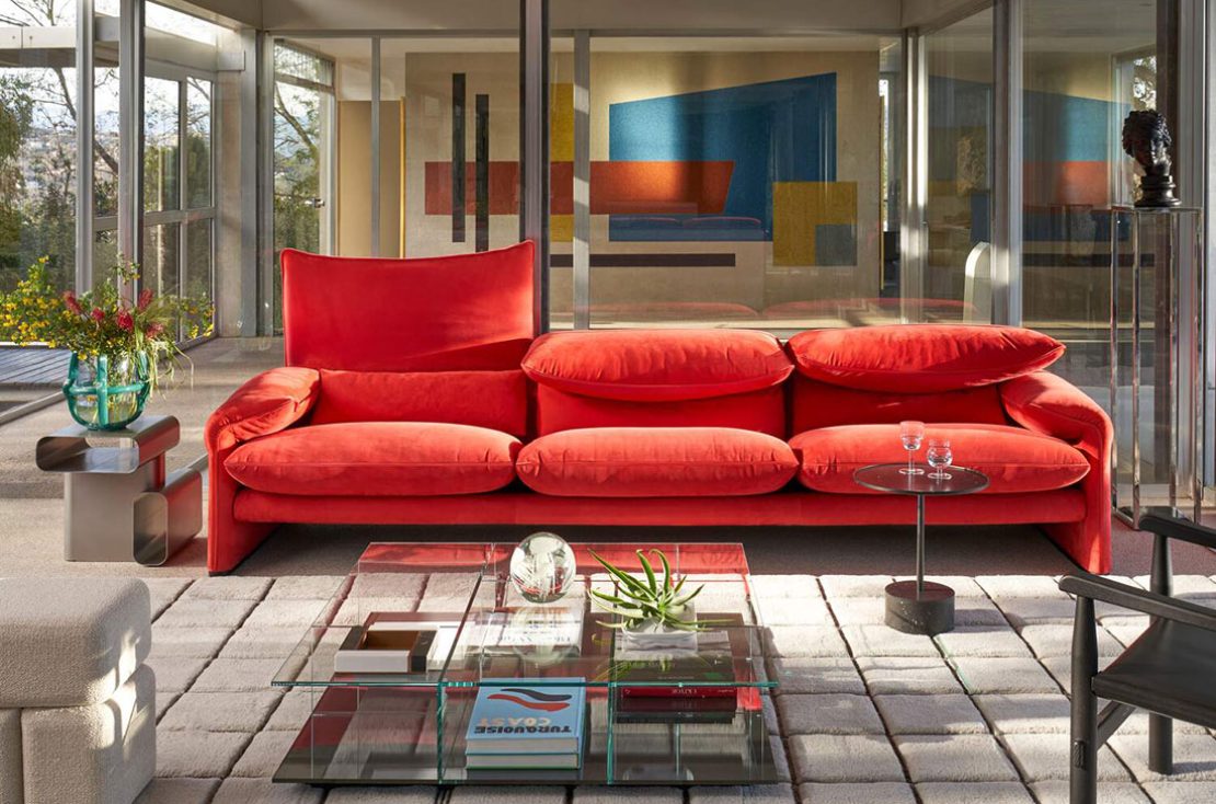 zona-giorno-divano-rosso-cassina